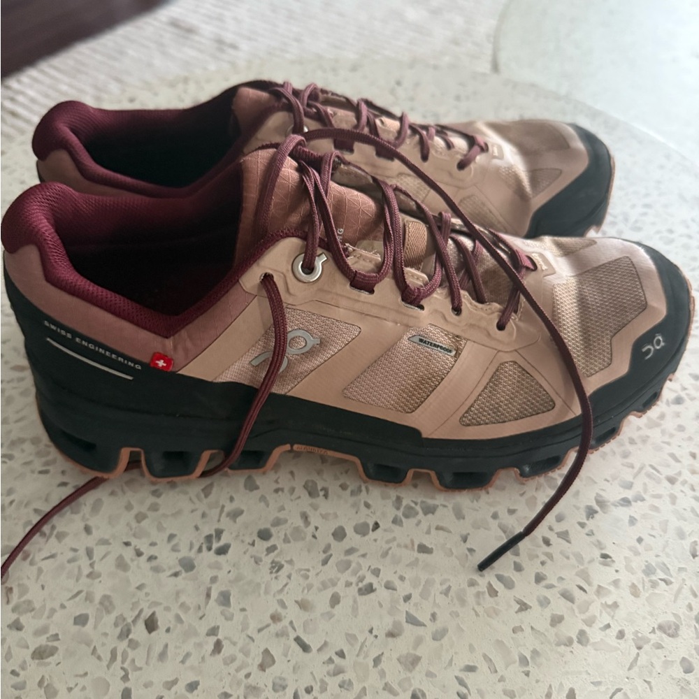 On cloud waterproof hiking Shoes in Tan and Burgundy